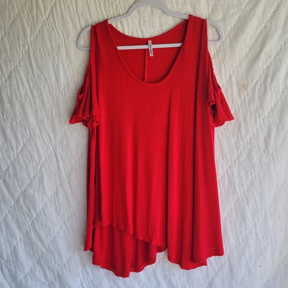 Love Nation Cold Shoulder Top in Red With Shark Bite Bottom. Size 1XL - Picture 1 of 5